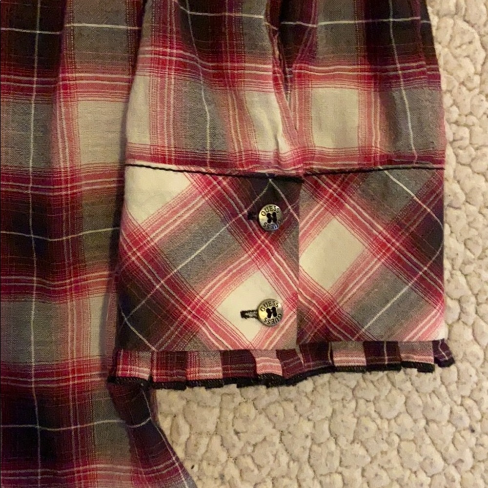 GUESS Plaid Button Up V-Neck 🔥 - Picture 2 of 6